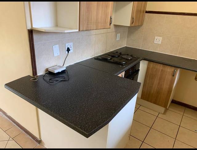 2 BEDROOM APARTMENT FOR SALE IN MOOIKLOOF RIDGE ESTATE